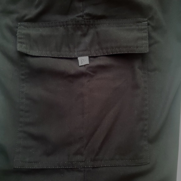 Black Wide-Leg Cargo Pocket Zip-Fly Lace-up Closure Women's Scrub Pant - Size MP - Picture 6 of 9